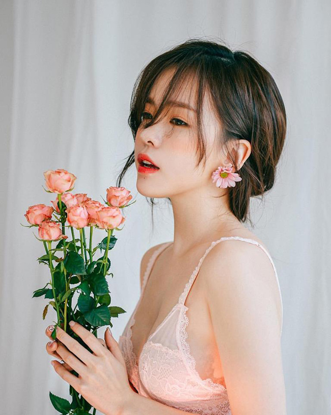 Trong thời gian, Ha Neul tiếp tục khoe loạt ảnh đẹp lung linh khác trên Instagram khiến fan không ngừng &#34;xuýt xoa&#34;.&nbsp;