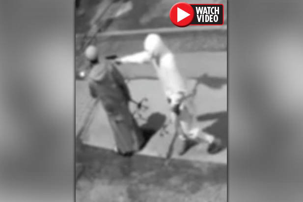 Video: Bị gí súng vào đầu bóp cò và điều bất ngờ sau đó - 1