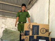 Thị trường - Tiêu dùng - Phát hiện 55.000 gói thuốc lá núp trong...thùng mì tôm