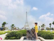 Du lịch - Đến Long An &quot;tự sướng&quot; cùng tháp Eiffel của Pháp, tượng nữ thần tự do của Mỹ