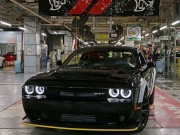 Tin tức ô tô - Chiếc Dodge Challenger SRT Demon 2018 cuối cùng đã rời khỏi dây chuyền sản xuất