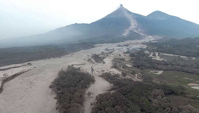 Thương tâm cảnh người chết vì dung nham chôn vùi ở Guatemala - 2