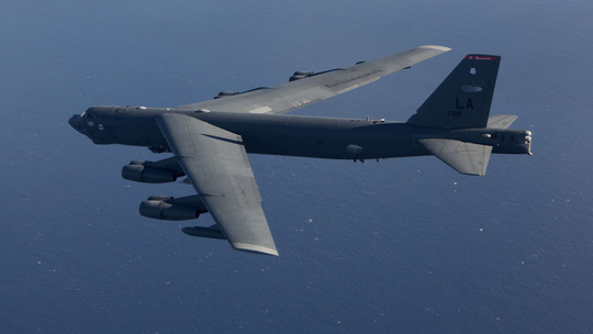 Mỹ điều máy bay ném bom B-52 đến gần Trường Sa - 1