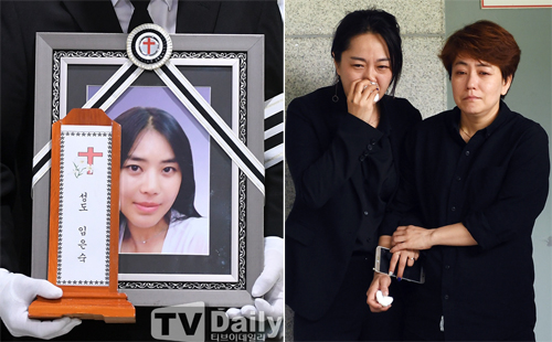 Ca sĩ Hàn làm mẹ đơn thân qua đời, con gái 7 tuổi ngơ ngác trong lễ tang - 1