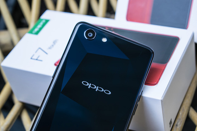 Điểm nhấn trên&nbsp;Oppo F7 Youth&nbsp;là công nghệ làm đẹp thông minh Beauty AI 2.0. Theo đó,&nbsp;Beauty AI 2.0 của&nbsp;F7 Youth&nbsp;mang đến khả năng làm đẹp cá nhân hóa, dễ dàng tùy chỉnh các đường nét để mang đến vẻ đẹp riêng biệt. Công nghệ này&nbsp;có thể xác định được 296 điểm trên khuôn mặt, giúp tăng hiệu quả hơn&nbsp;20% so với phiên bản trước.