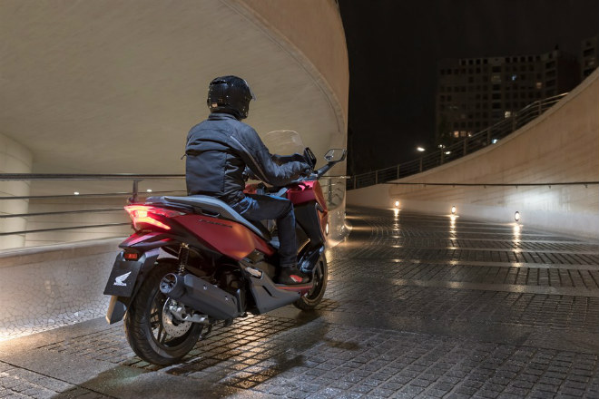 2018 Honda Forza 125: Xe tay ga đặc trưng cho phái mạnh - 7