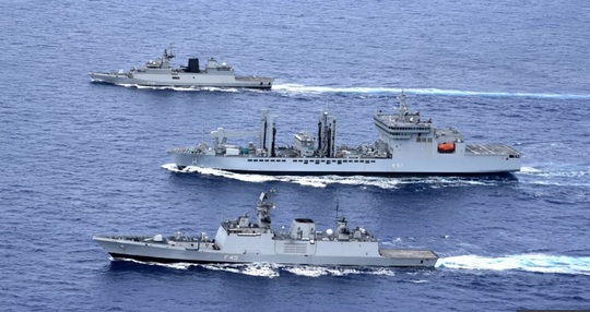 Rời biển Đông, tàu chiến Ấn Độ bị tàu Trung Quốc &#34;bám đuôi&#34; - 1