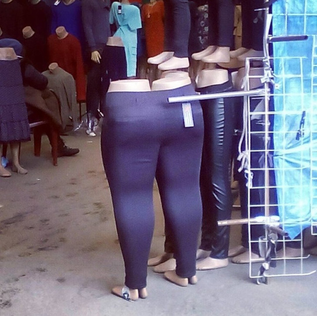 Khi trưng bày chiếc quần với kích thước ngoại cỡ.
