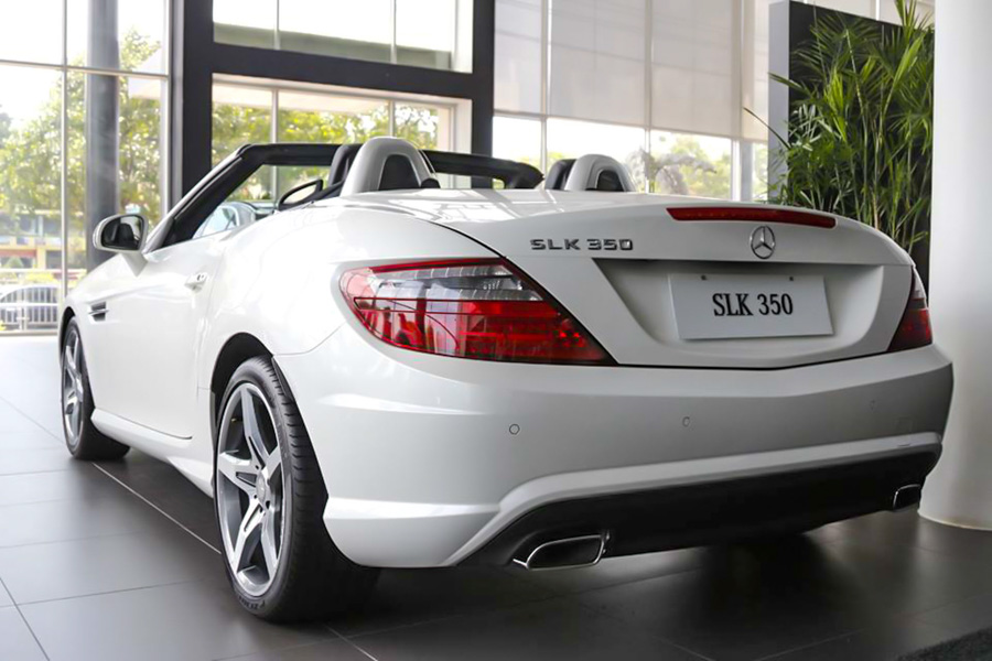 Mercedes-Benz SLK350 CarbonLOOK Edition: Mui trần tuyệt đẹp từ &#39;&#39;ngôi sao ba cánh&#39;&#39; - 3