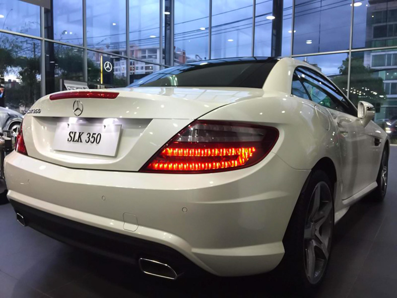 Mercedes-Benz SLK350 CarbonLOOK Edition: Mui trần tuyệt đẹp từ &#39;&#39;ngôi sao ba cánh&#39;&#39; - 11