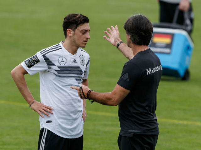 ĐT Đức, Ozil nguy cơ lỡ World Cup: Gotze & trò cưng Pep, ai thế chỗ?