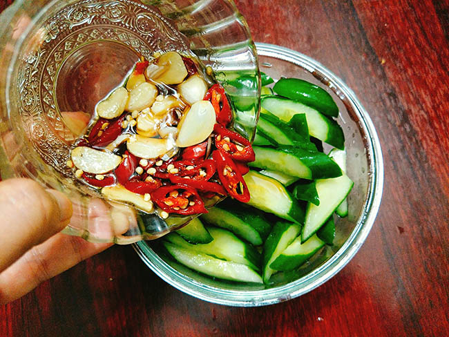 Trời nóng chán ăn, làm ngay dưa leo muối chua ngọt để kích thích vị giác - 7