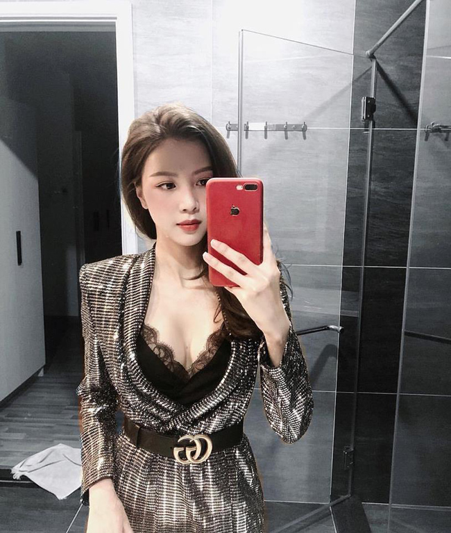 Cô ngày càng sexy và chăm chỉ khoe dáng hơn khi sở hữu nhan sắc mới.&nbsp;