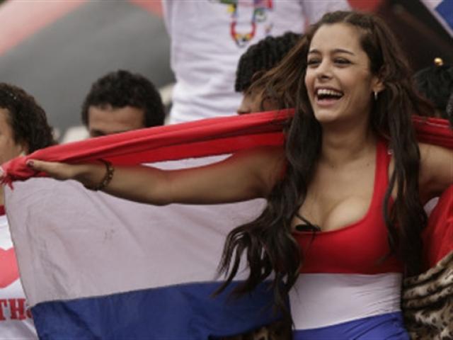 Siêu mỹ nhân World Cup: Larissa Riquelme – “quả bom sex” lắm mưu nhiều kế