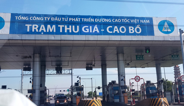 Nóng tuần qua: Tranh luận nảy lửa đất đặc khu, phí vẫn hoàn phí - 2