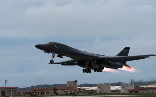 Mỹ dừng hoạt động toàn bộ máy bay ném bom B-1B - 1