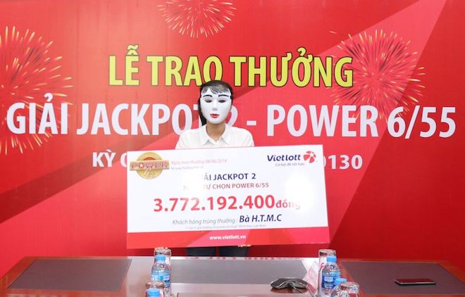 Nữ nhân viên ngân hàng trúng jackpot &#34;khủng&#34; hơn 40 tỉ - 2