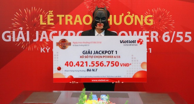 Nữ nhân viên ngân hàng trúng jackpot &#34;khủng&#34; hơn 40 tỉ - 1