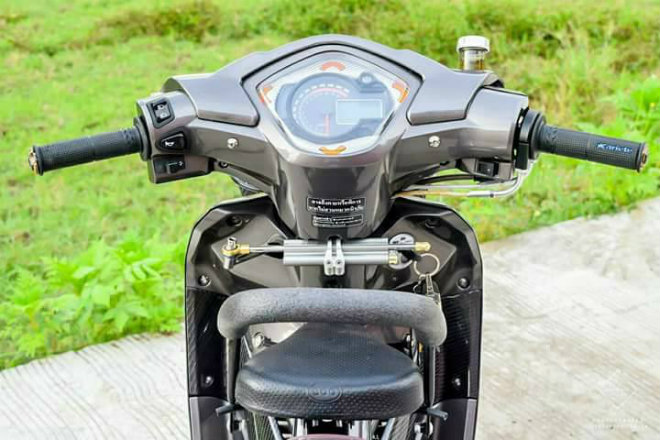 Honda Wave lên dàn áo đen xám, mang đồ chơi thực tế - 3