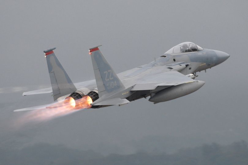 Chiến đấu cơ F-15 Mỹ rơi ngoài khơi Nhật Bản - 1