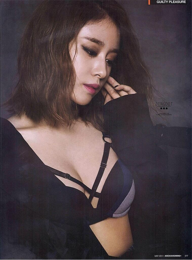 Sexy không kém cạnh đàn chị, Jiyeon, thành viên nhỏ tuổi nhất của nhóm nhạc&nbsp;T-Ara&nbsp;không chỉ sở hữu gương mặt xinh xắn, đáng yêu mà còn bởi thân hình đầy quyến rũ trẻ trung.&nbsp;