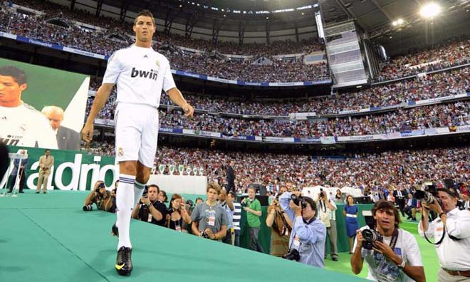 MU & vụ đào tẩu thế kỷ: “Quỷ” bán “linh hồn” Ronaldo, 9 năm vẫn khắc khoải - 1