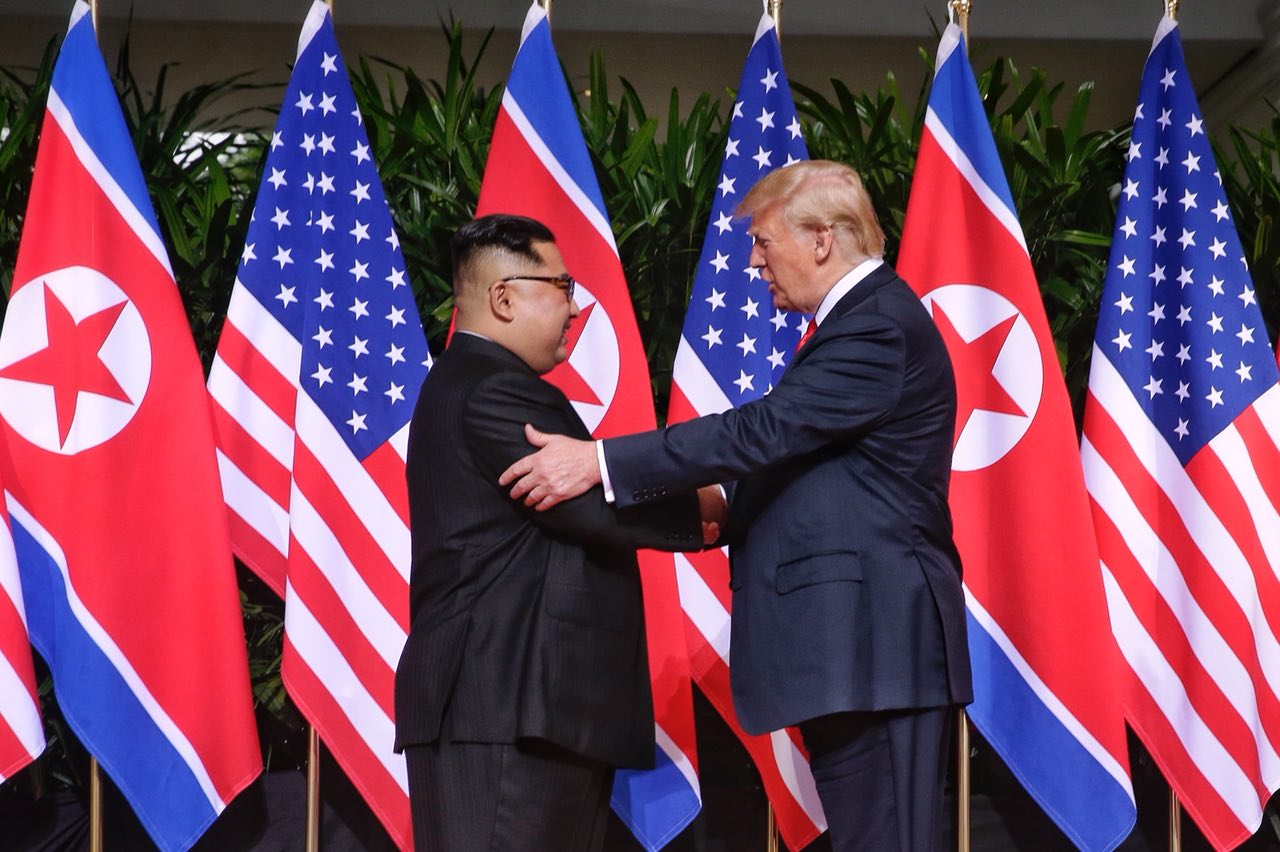 Trump gặp Kim Jong-un: Khen hết lời, nhưng vẫn tiếp tục trừng phạt - 29