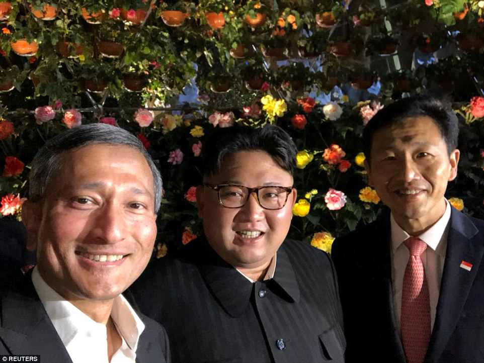 Bức ảnh selfie đầu tiên của Kim Jong-un - 1