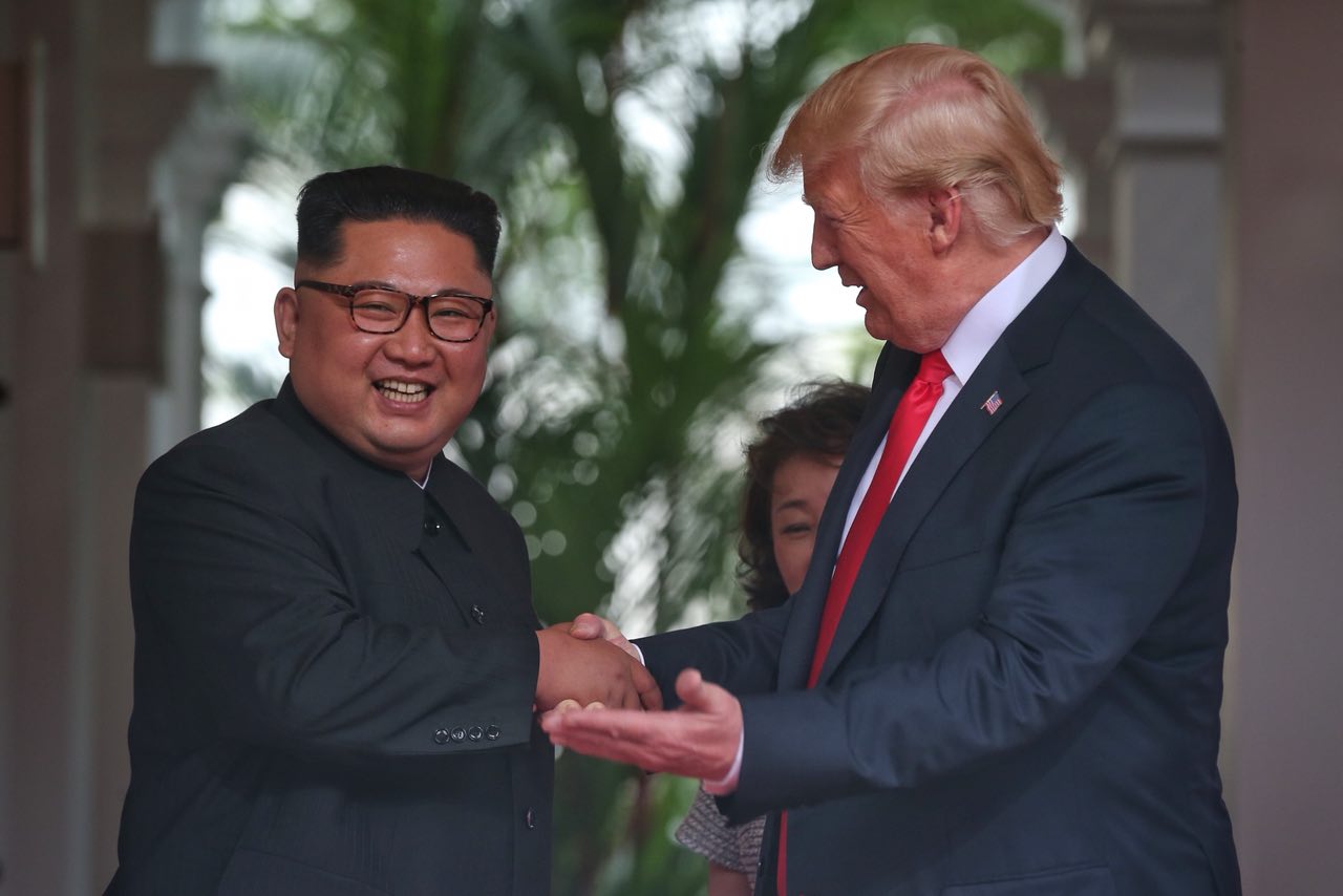 Trump gặp Kim Jong-un: Khen hết lời, nhưng vẫn tiếp tục trừng phạt - 12