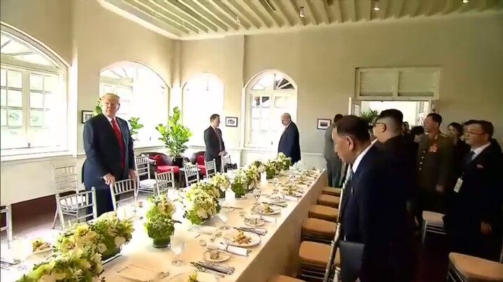 Trump gặp Kim Jong-un: Khen hết lời, nhưng vẫn tiếp tục trừng phạt - 11