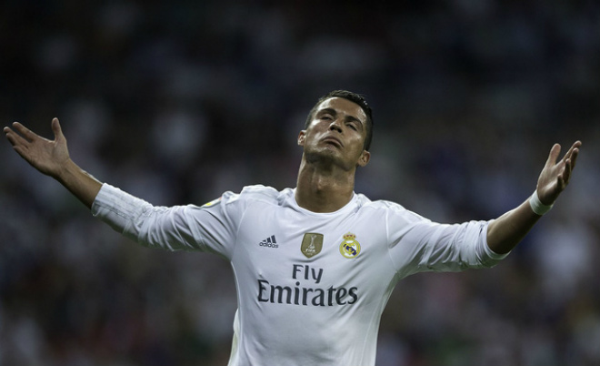 Real thưởng hợp đồng bèo bọt: Ronaldo nổi điên, đá hết World Cup quyết tương lai - 1