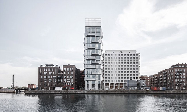 3. Tòa nhà cao nhất châu Âu - The Silo, Copenhagen &nbsp;

Silo nằm ở khu vực Nordhavn của Copenhagen Từ một tòa nhà cũ kỹ trong khu vực trước đây là công nghiệp của Copenhagen, Silo giờ đây đã thay đổi thành một khu dân cư cao cấp, hiện đại. Nội thất tòa nhà được bảo quản cẩn thận, trong khi mặt tiền làm bằng thép mạ kẽm để tạo ra một tấm chắn giảm thiểu sự nóng lên của khí hậu.
