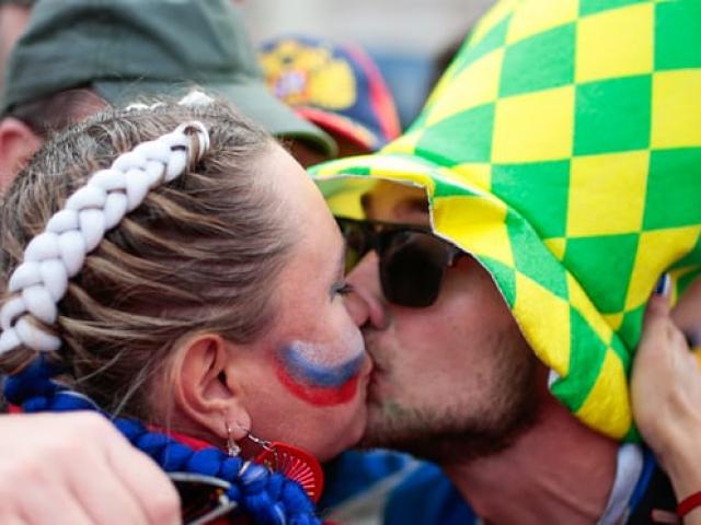 World Cup ở Nga: ”Hãy cứ quan hệ với đàn ông ngoại quốc và sinh em bé”