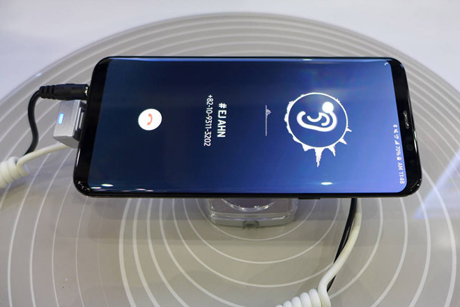 Galaxy S10 và LG G8 sẽ trang bị công nghệ màn hình tích hợp âm thanh - 1