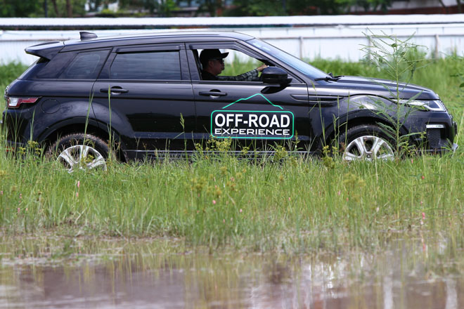 Land Rover tổ chức chương trình &#34; Trải nghiêm off-road đích thực&#34; - 7