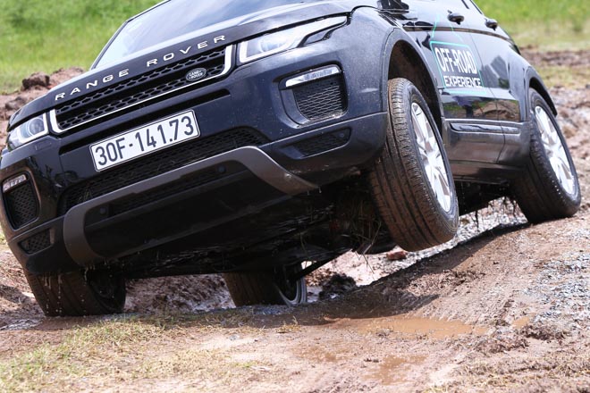 Land Rover tổ chức chương trình &#34; Trải nghiêm off-road đích thực&#34; - 9