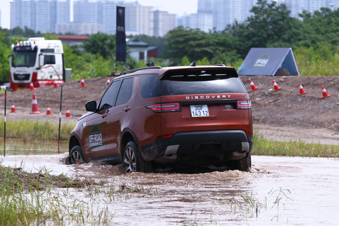 Land Rover tổ chức chương trình &#34; Trải nghiêm off-road đích thực&#34; - 13