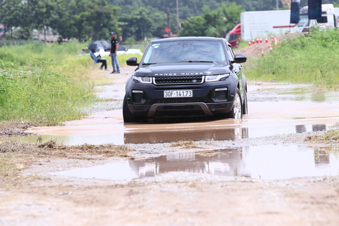 Land Rover tổ chức chương trình &#34; Trải nghiêm off-road đích thực&#34; - 11