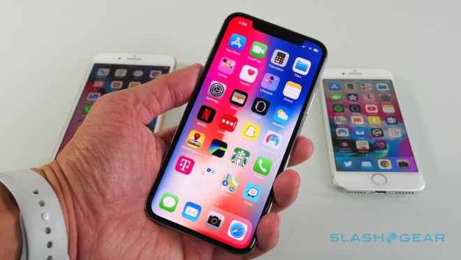 Tại sao Apple vẫn sẽ gắn bó với iPhone LCD vào năm sau? - 1
