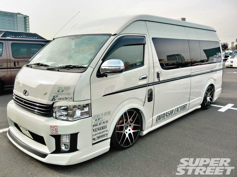 Toyota Hiace độ: Một cách chơi xe van của người Nhật Bản - 7