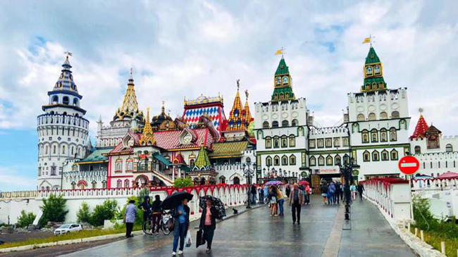 Tới Nga trong mùa World Cup năm nay, các fan bóng đá không những được thưởng thức những trận cầu hấp dẫn mà còn có cơ hội tham quan, mua sắm tại xứ sở Bạch Dương.