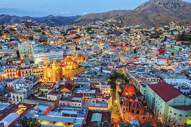 Hóa ra đội tuyển Mexico đã sống ở một nơi phồn hoa rực rỡ thế này - 5