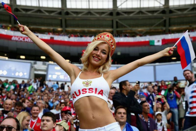 Fan Nga không hề kém cạnh về độ sexy so với fan các quốc gia khác.