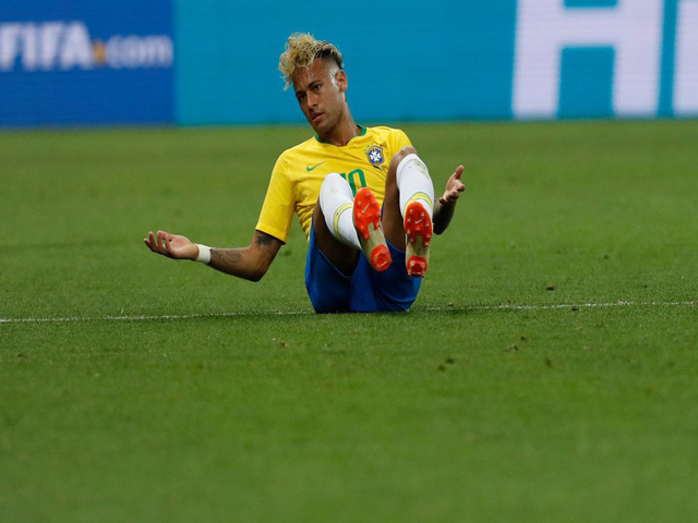"Học" Pogba thay tóc, Neymar nhạt nhòa ngày Brazil "ôm hận"