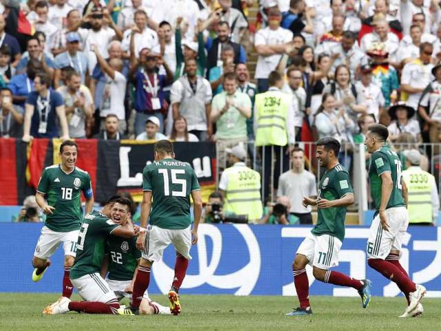 ĐT Mexico: Từ rúng động thác loạn với 30 chân dài đến thắng sốc Đức
