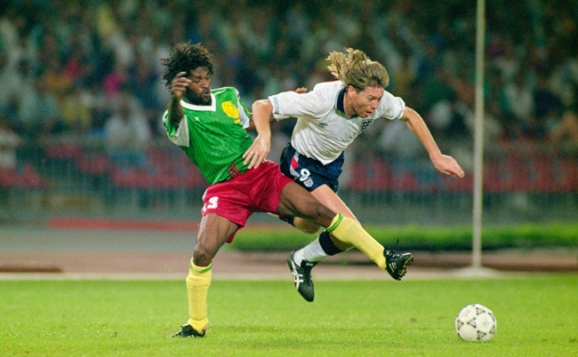 Kiểu tóc dài dù trong quá khứ hay hiện tại vẫn chưa bao giờ được đánh gia cao như trường hợp của Chris Waddle tại World Cup 1990.
