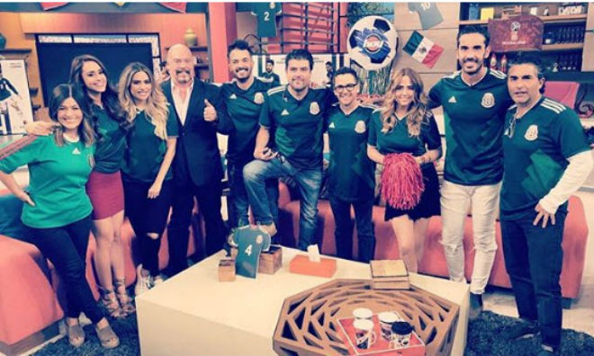 Mexico hạ Đức sốc World Cup: MC đẹp nhất thế giới khoe siêu vòng 3 - 9