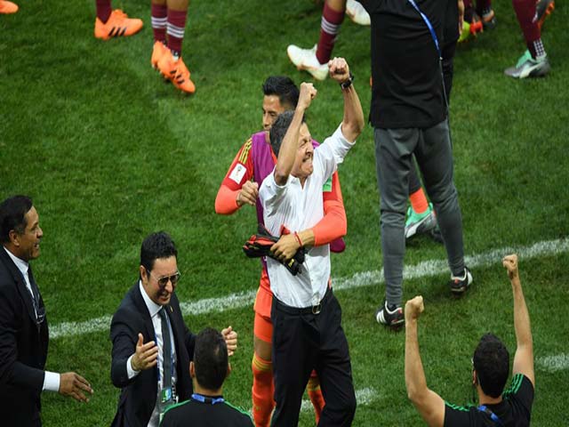 Hạ gục ”xe tăng” Đức cực sốc, Mexico ăn mừng như vô địch World Cup