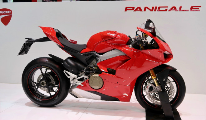 Soi Ducati Panigale V4 S mới về Việt Nam, giá gần 1 tỷ đồng - 1