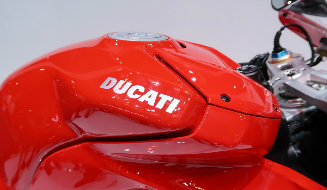 Soi Ducati Panigale V4 S mới về Việt Nam, giá gần 1 tỷ đồng - 4